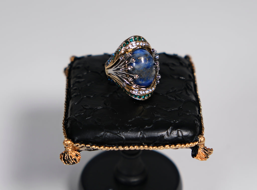 Midnight blue cocktail ring, front view showing deep blue centre stone – Ceroundmi