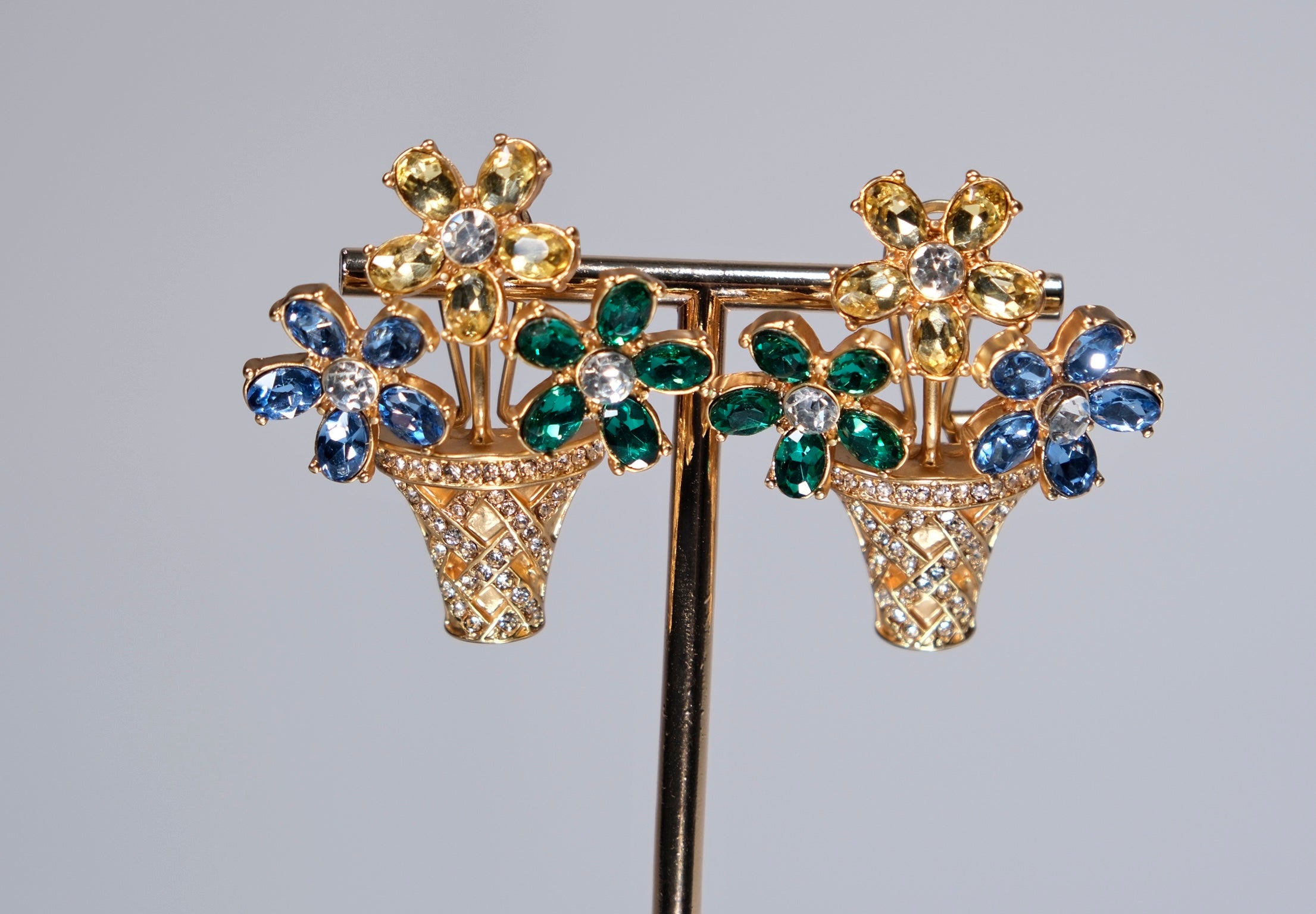 Floral basket statement earrings, handcrafted vintage-inspired design – Ceroundmi
