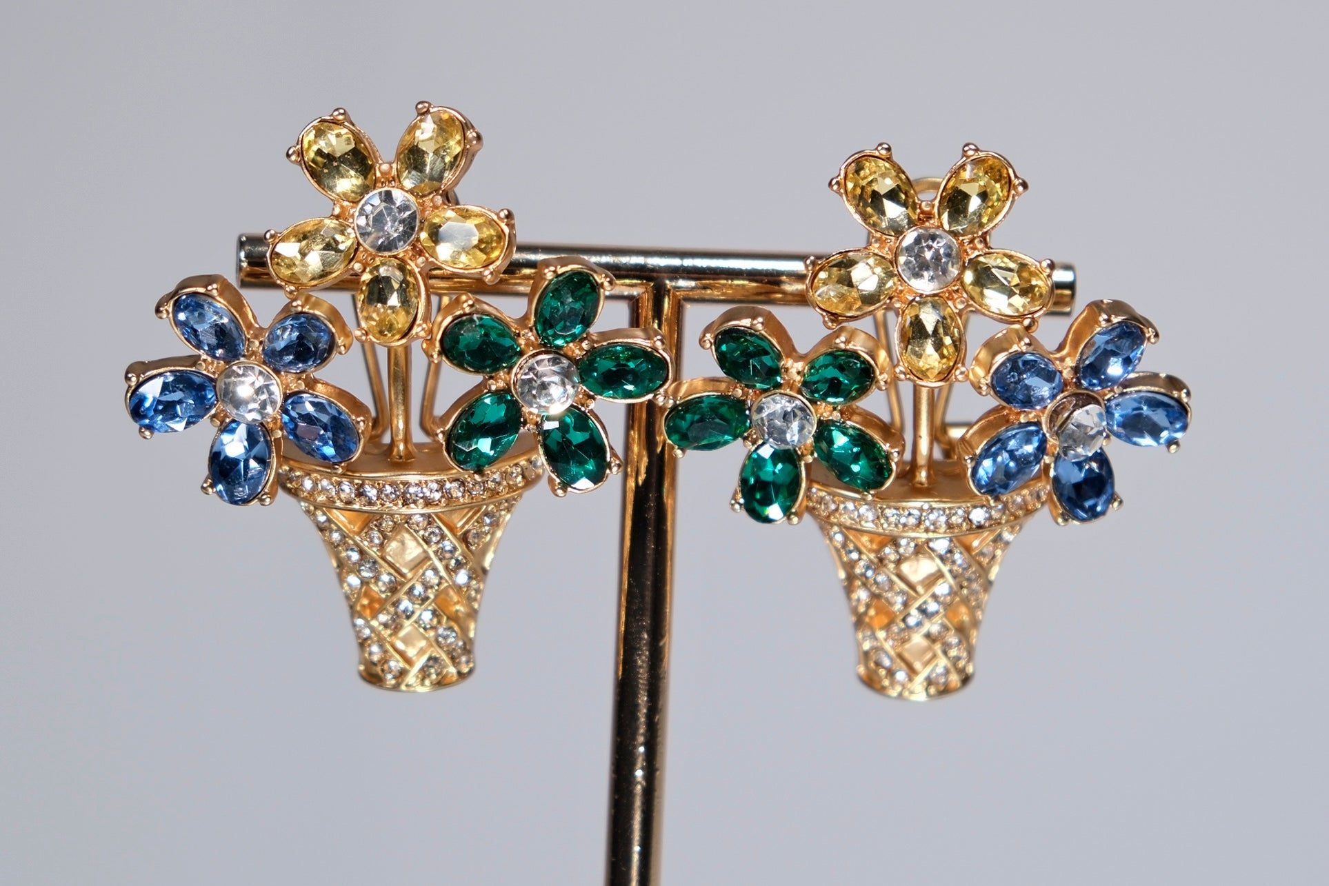 Floral basket earrings close-up showing intricate basket weave detail – Ceroundmi