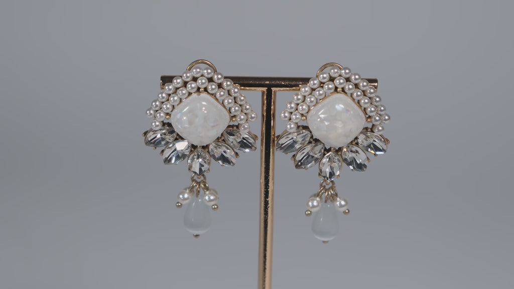 Close-up of vintage rhinestone and pearl cluster earring detail – Ceroundmi