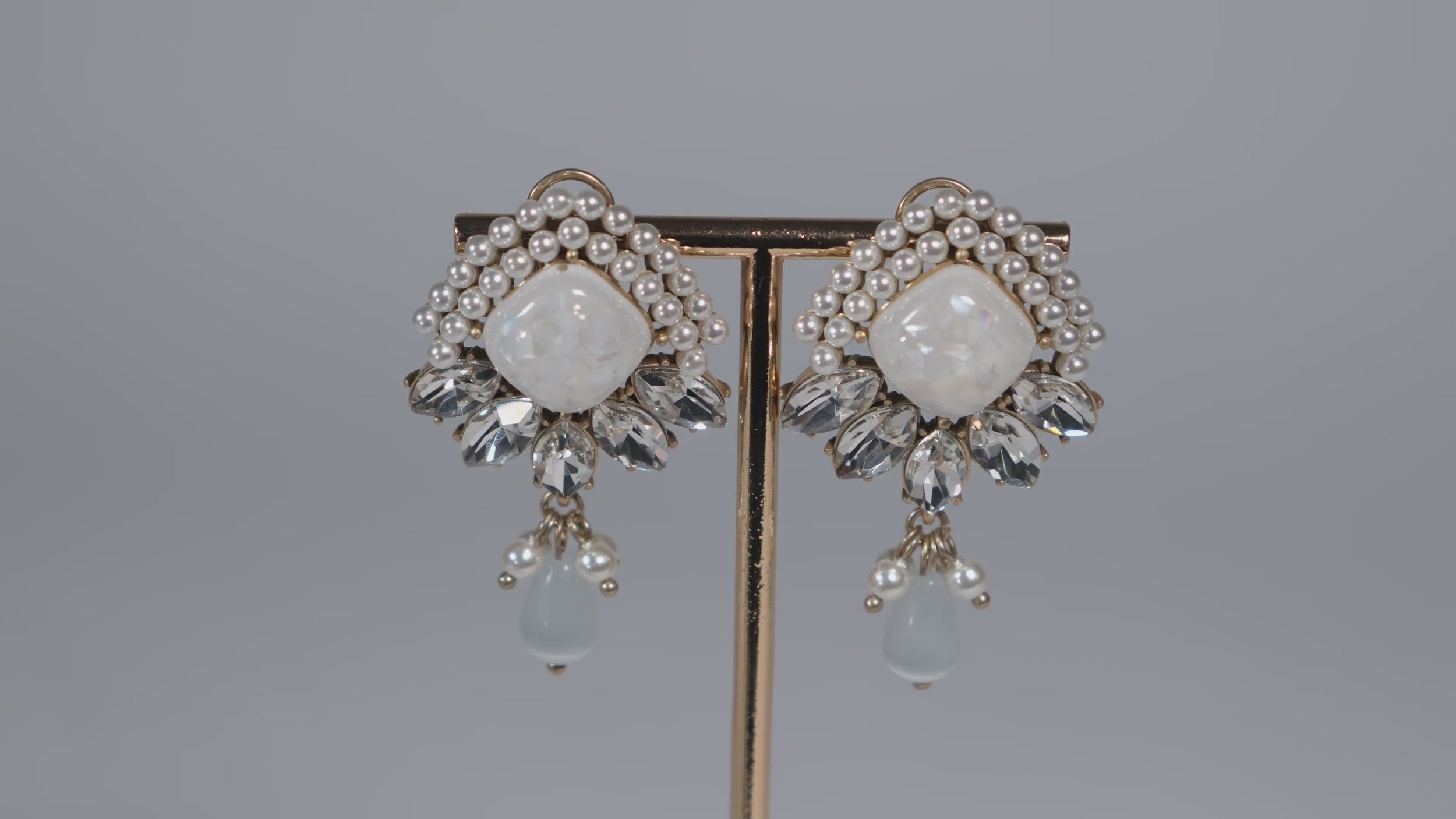 Close-up of vintage rhinestone and pearl cluster earring detail – Ceroundmi